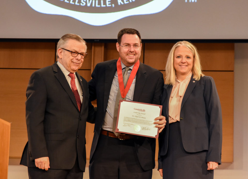 Dr. Elijah Brown, center, receives the Campbellsville University Leadership Award from Dr. John Chowning, left, and Dr. Donna Hedgepath. (CU Photo by Emily Barth)