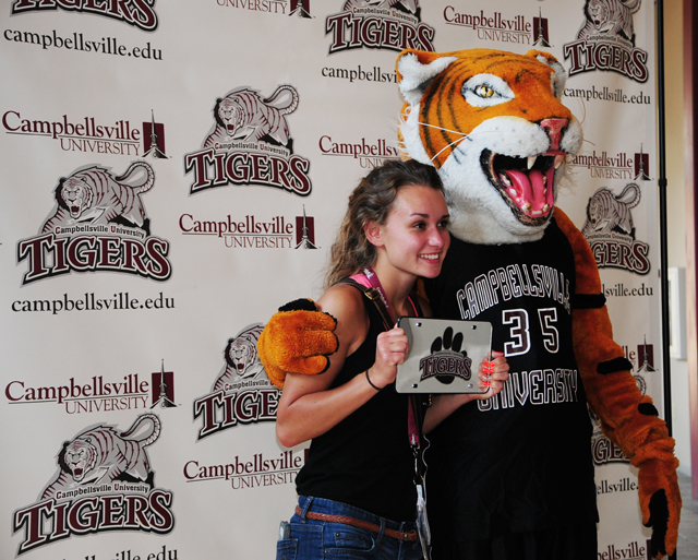 Sarah Bowman of Taylorsville, Ky. poses with Clawz, the CU mascot, at LINC. (Campbellsville  University Photo by Brittney Casey)