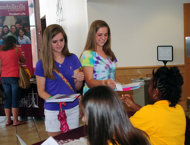 Twin sisters Bethany, left, and Brittany Lester of Danville, Ky., register for Campbellsville University's L.I.N.C. Orientation, July 13 and 14. (Campbellsville University Photo by Ellie McKinley)