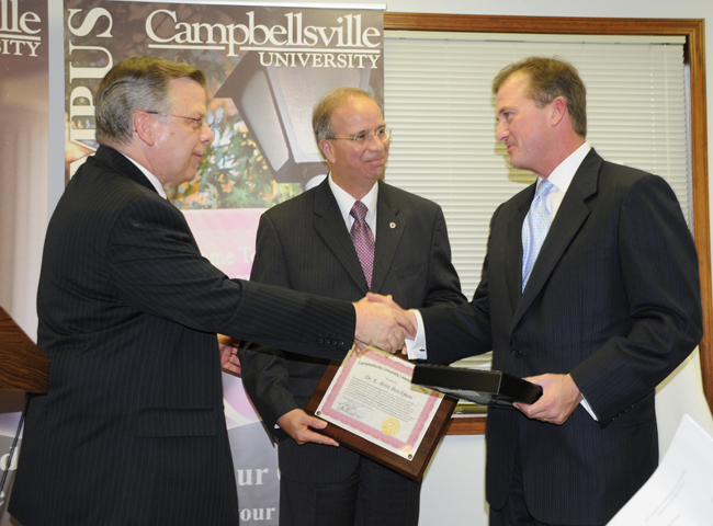 Dr. Britt Brockman, right, speaker at CU Louisville’s commencement convocation, was presented the Campbellsville University Leadership Award by John Chowning, vice president for church and external relations and executive assistant to the president at left, and Dr. Michael V. Carver, president of Campbellsville University, center. (Campbellsville University Photo by Linda Waggener)