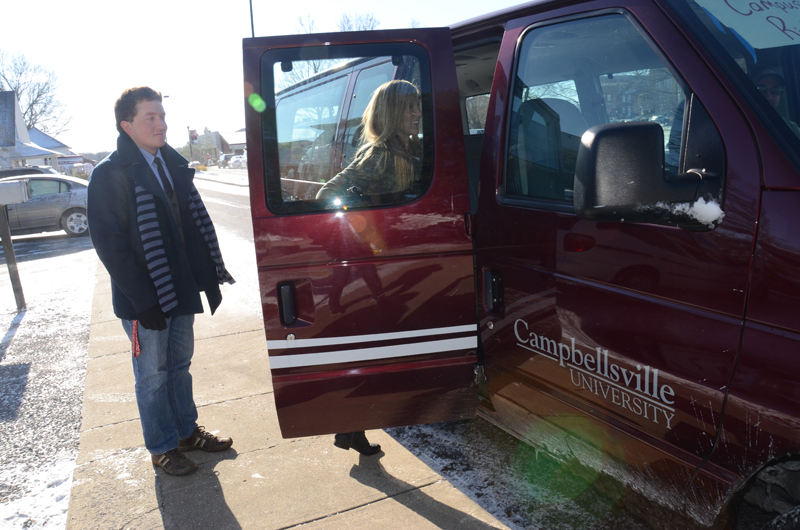 CU students Candice Boone of Bardstown, Ky. and Kevin Thomas of Elizabethtown, Ky. track down a CU van on a cold January day. (Campbellsville University Photo by Kasey Ricketts)