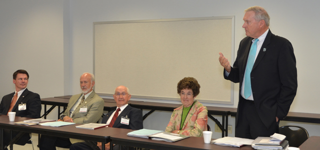  Mike Eastridge, second from left, listens to Chris Withers, CU's campaign consultant, at a recent CU Board of Trustees meeting. From left are trustees Dr. Joel Carwile, Eastridge, Paul Osborne and Shirley Whitehouse. (Campbellsville University Photo by Joan C. McKinney)