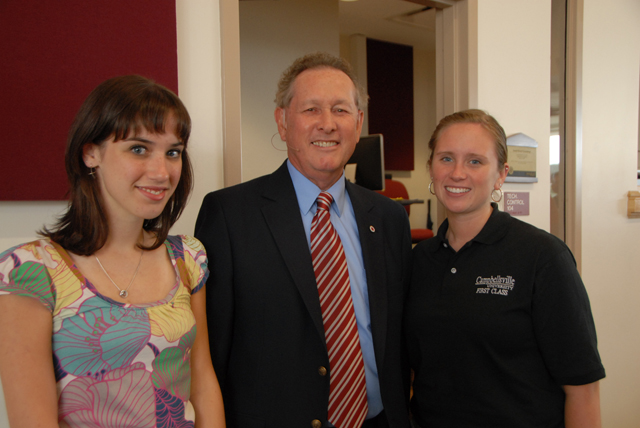 Dr. Frank Cheatham, vice president for academic affairs at CU, is pictured with freshman President’s Scholar Haley Brinker, left, daughter of Doug and Nancy Brinker of Georgetown, Ky., and at right, CU mentor Laura Clark, a senior educational ministries major from Bowling Green, Ky. (Campbellsville University photo by Linda Waggener)