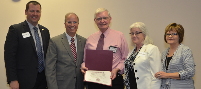B.J. and Vicki Senior, center, received the Campbellsville University Servant Leadership Award  at the campaign meeting. From left are: Benji Kelly, vice president for development; Dr. Michael  V. Carter, president; the Seniors and Paula Smith, director of alumni relations. (Campbellsviille  University Photo by Joan C. McKinney)