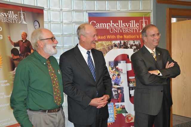 Dr. Robert King, president of the Council on Postsecondary Education (CPE), center, talks with Dr. Michael V. Carter, president of Campbellsville University, and Dan Flanagan of Campbellsville, a member of the CPE, at a meeting at Campbellsville University. (Campbellsville University Photo by Joan C. McKinney)