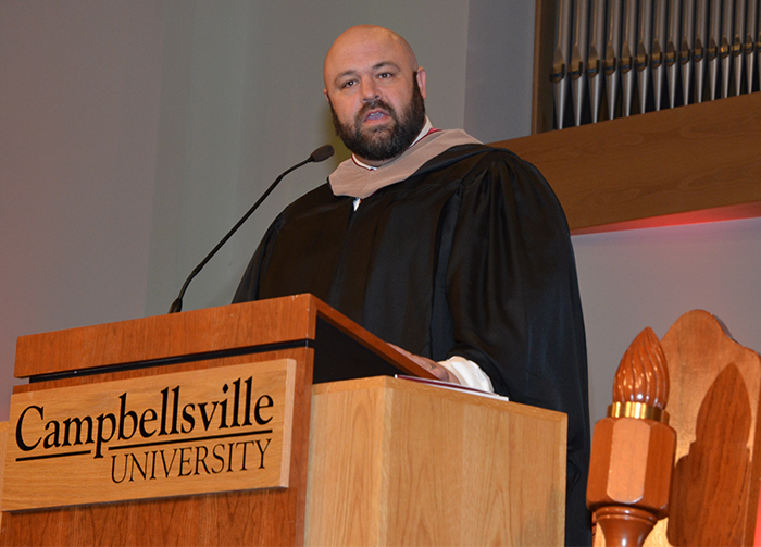 Darryl Peavler, director of alumni relations, welcomes the new graduates to the Campbellsville University Alumni Association. (Campbellsville University Photo by Joan C. McKinney)