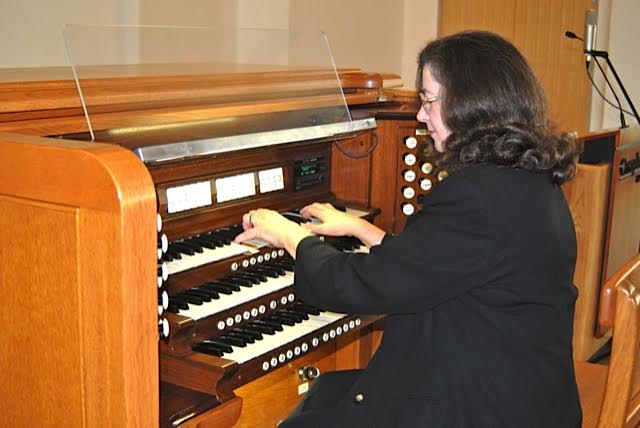 Nevalyn Moore to give first Noon Organ Series Recital of 2017-18 academic year Sept. 12 in Ransdell Chapel.